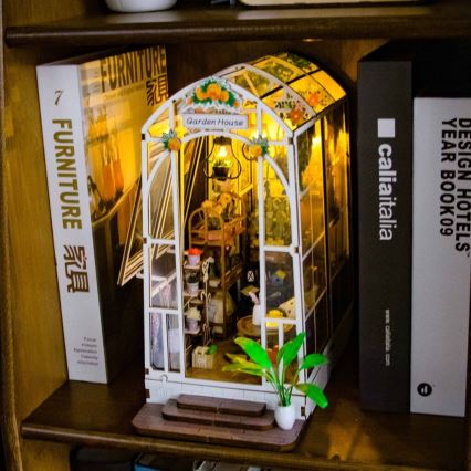 2Kids Toys - Miniature de maison Cabane de jardin 2xAAA