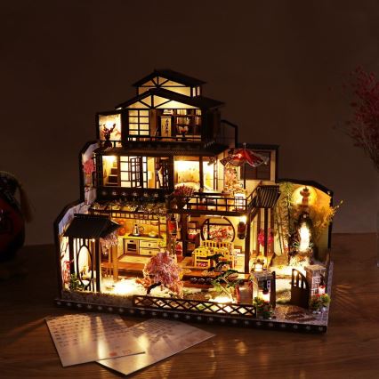 2Kids Toys - Miniature de maison Villa Sakura élégante 2xAAA