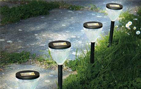 Lampes de jardin solaires, LED et halogènes : acheter à petit prix en ligne