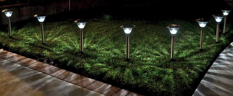 Quelle lampe solaire installer dans son jardin pour éclairer la nuit ?