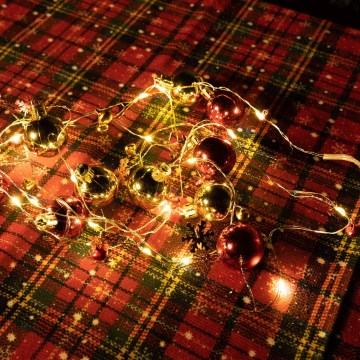 Aigostar - Guirlande lumineuse LED de Noël 20 LED/3xAA 2 m blanc chaud