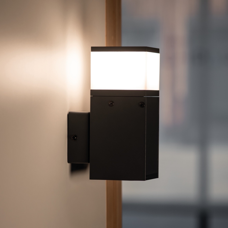 Applique murale extérieure avec prise DASTEN 1xG9/11W/230V IP44 noir