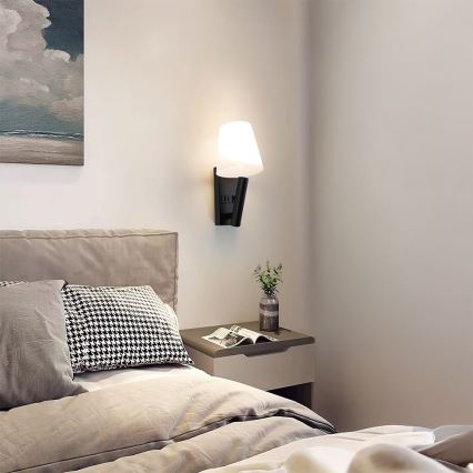 Applique murale LED avec port USB — 2W, 230V, 3000K — noir/blanc