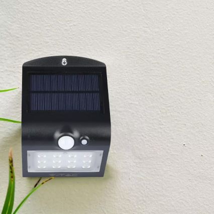 Applique murale solaire avec détecteur LED/1.5W/3,7V IP65 1200 mAh