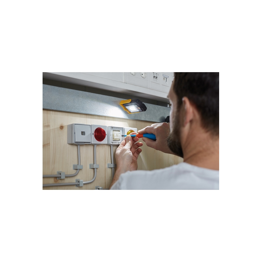 Brennenstuhl - Lampe torche de travail LED/3xAAA orange
