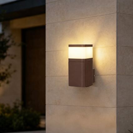 BRILAGI - Applique murale extérieure avec prise SCHUKO PILLAR 1xG9/11W/230V IP44 marron