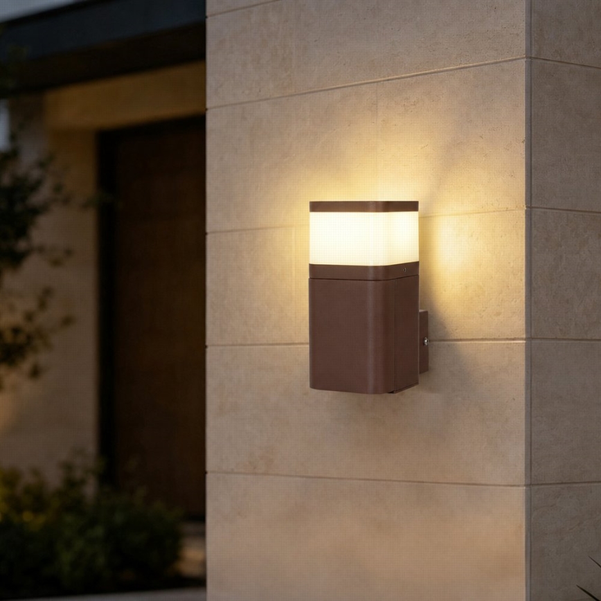 BRILAGI - Applique murale extérieure avec prise SCHUKO PILLAR 1xG9/11W/230V IP44 marron