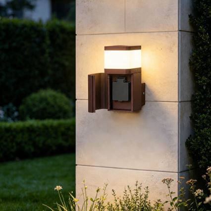 BRILAGI - Applique murale extérieure avec prise SCHUKO PILLAR 1xG9/11W/230V IP44 marron