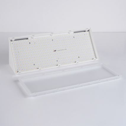 Brilagi - Applique murale extérieure LED TRIANGLE 42W/230V 3000/4000/6500K 45 cm blanche IP65