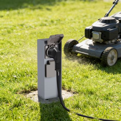 Brilagi - Borne extérieure PILLAR 2Z SCHUKO 230V IP44 argentée