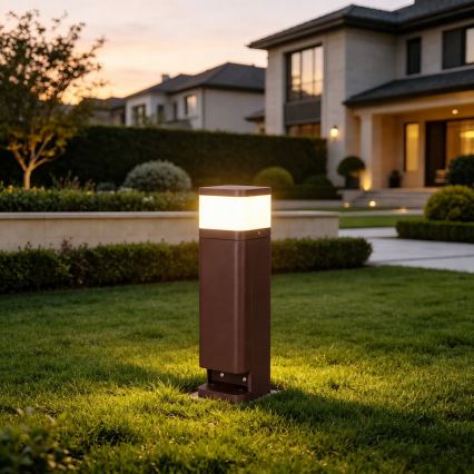 BRILAGI - Lampe d'extérieur avec 2 prises SCHUKO PILLAR 1xG9/11W/230V IP44 brune