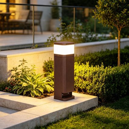 BRILAGI - Lampe d'extérieur avec 2 prises SCHUKO PILLAR 1xG9/11W/230V IP44 brune