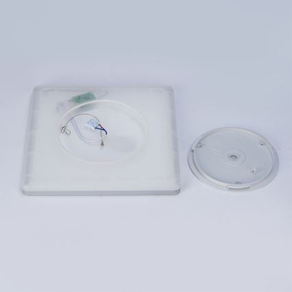 Brilagi - Plafonnier LED pour salle de bains ULTRA SLIM LED/18W/230V 30x30 cm argenté IP54