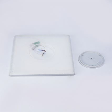 Brilagi - Plafonnier LED pour salle de bains ULTRA SLIM LED/24W/230V 42x42 cm argenté IP54