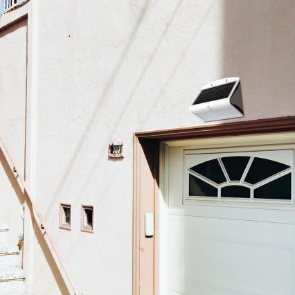 Éclairage solaire avec détecteur de mouvement et crépusculaire LED/6,8W/4000 mAh 3,7V IP65