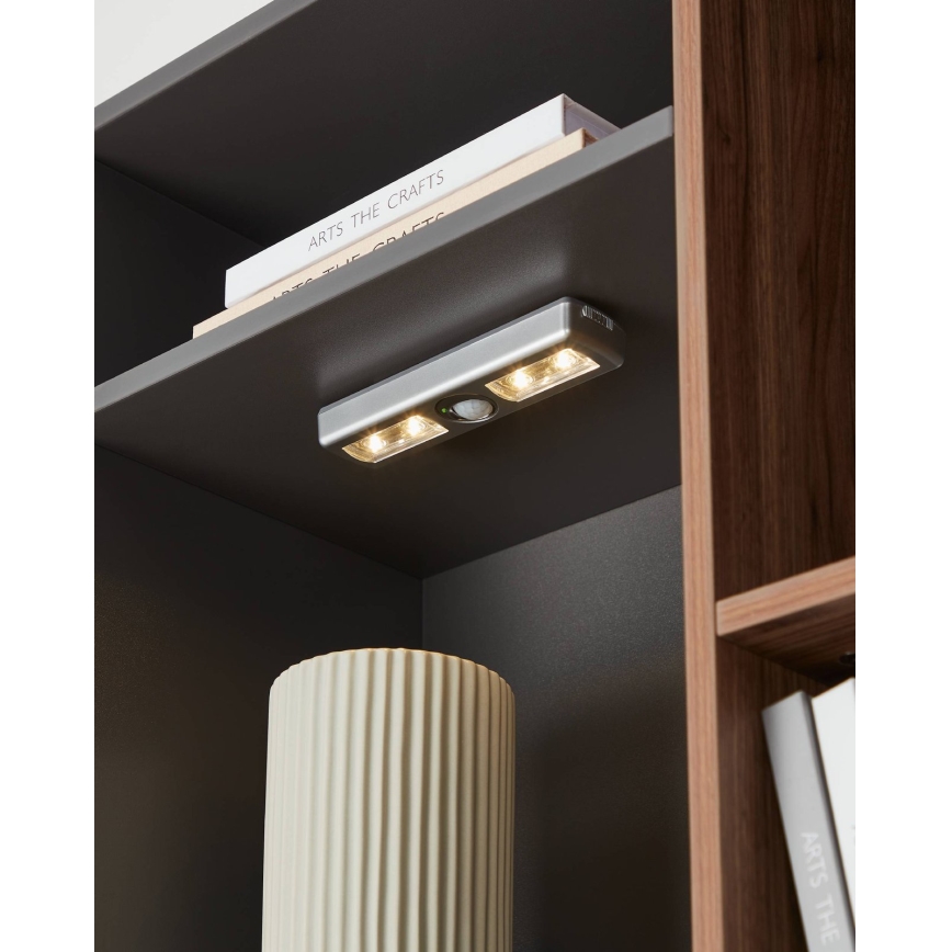 Eglo - Lampe d'orientation LED avec détecteur 4xLED/3xAAA