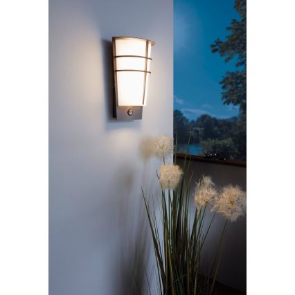 Eglo - Applique murale LED extérieure avec détecteur 2xLED/2,5W