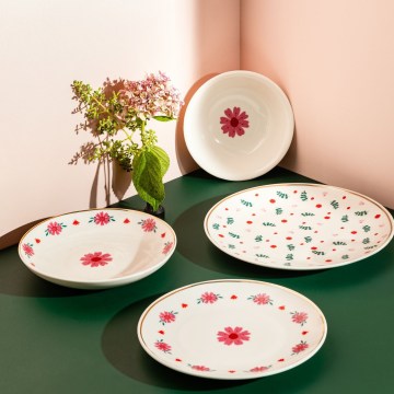 Ensemble de 24 pièces, blanc/rouge/vert, en porcelaine