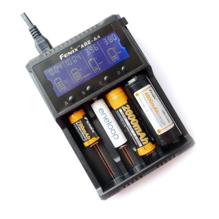 Fenix FENAREA4 - Chargeur de batterie 4xLi-ion/AAA/AA/C 5V