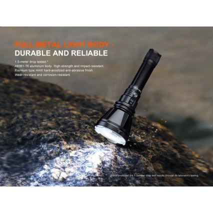 Fenix HT18RV20 - Lampe torche rechargeable LED à intensité variable USB 6000 mAh IP68 3700 lm 87 h noire