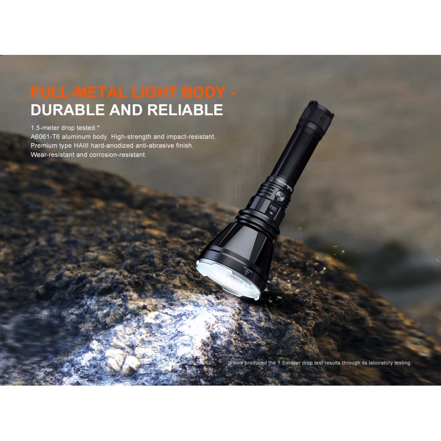 Fenix HT18RV20 - Lampe torche rechargeable LED à intensité variable USB 6000 mAh IP68 3700 lm 87 h noire