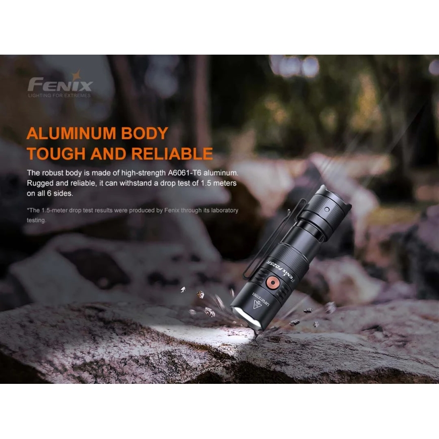 Fenix PD25R - Lampe torche rechargeable LED/USB/1xCR123A IP68 800 lm 70 h 700 mAh