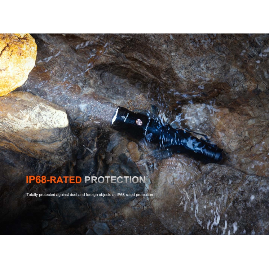 Fenix PD36RACE - Lampe torche rechargeable LED à intensité variable LED/USB 5000 mAh IP68 3000 lm 63,45 h noire