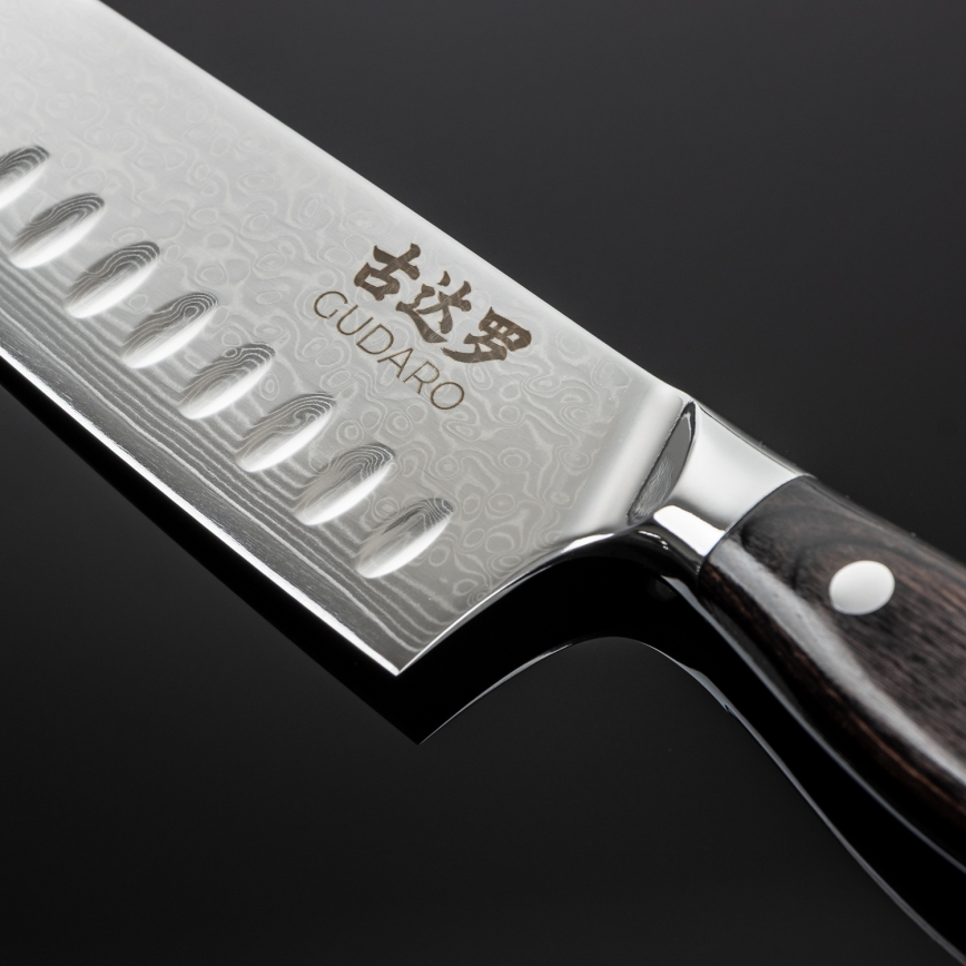 Gudaro - Couteau Santoku SHIRO en acier damassé à 67 couches, lame 7, longueur 17,5 cm