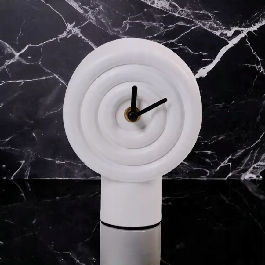 Horloge de table en céramique 16 cm, blanche, fonctionne avec 1 pile AA
