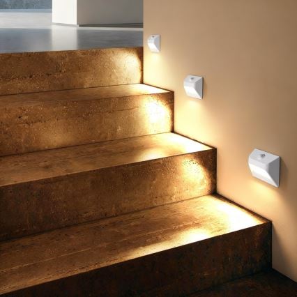 Immax 08308L - Luminaire d'escalier LED rechargeable avec capteur de mouvement et capteur crépusculaire STEP LIGHT LED/0,3W/3,7V 2200 mAh IP53 blanc
