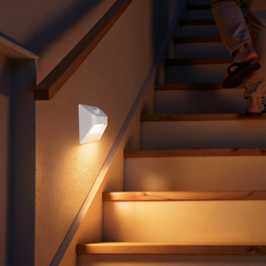 Immax 08308L - Luminaire d'escalier LED rechargeable avec capteur de mouvement et capteur crépusculaire STEP LIGHT LED/0,3W/3,7V 2200 mAh IP53 blanc