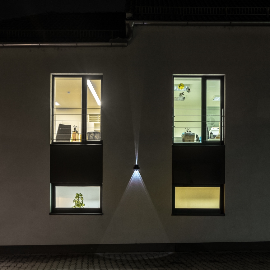 Applique murale solaire avec détecteur LED/2W/5V IP54 1300 mAh