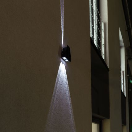 Applique murale solaire avec détecteur LED/2W/5V IP54 1300 mAh