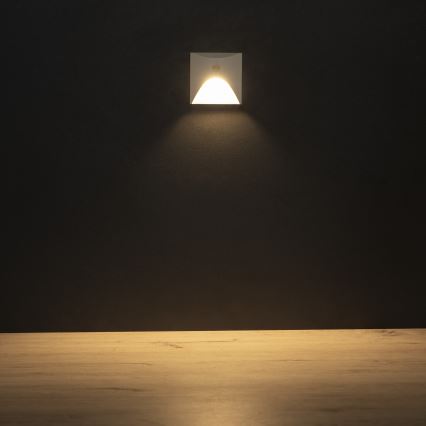 Applique LED pour escalier avec détecteur de mouvement et capteur crépusculaire EXIN LED/2,5W/230V 3000K IP65 blanche carrée