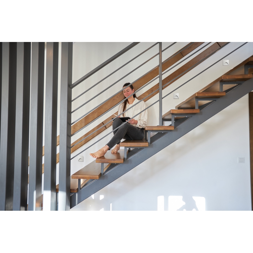 Luminaire d'escalier LED EXIN LED/2,5W/230V 4000K IP65 blanc angulaire