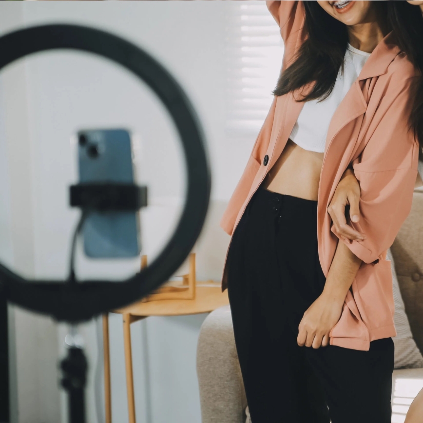 Lampe à intensité variable avec trépied et support vlogging LED/10W/5V 2700-6500K