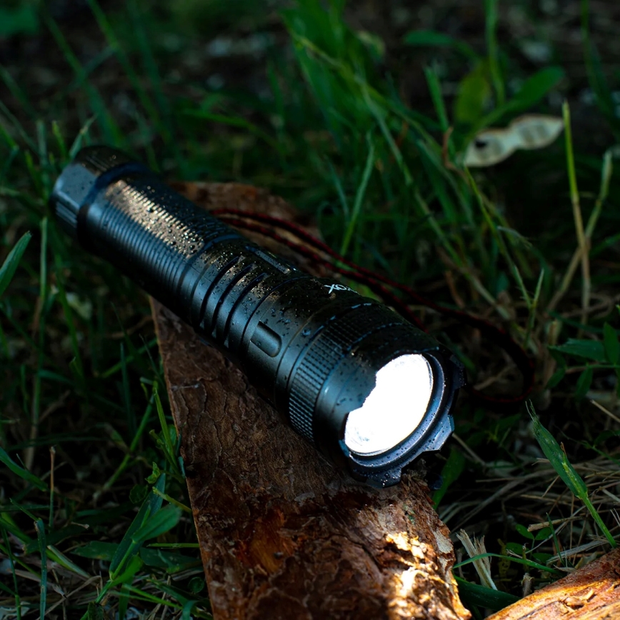 Lampe torche rechargeable LED dimmable avec fonction powerbank LED/10W/5V IPX4 600 lm 2000 mAh