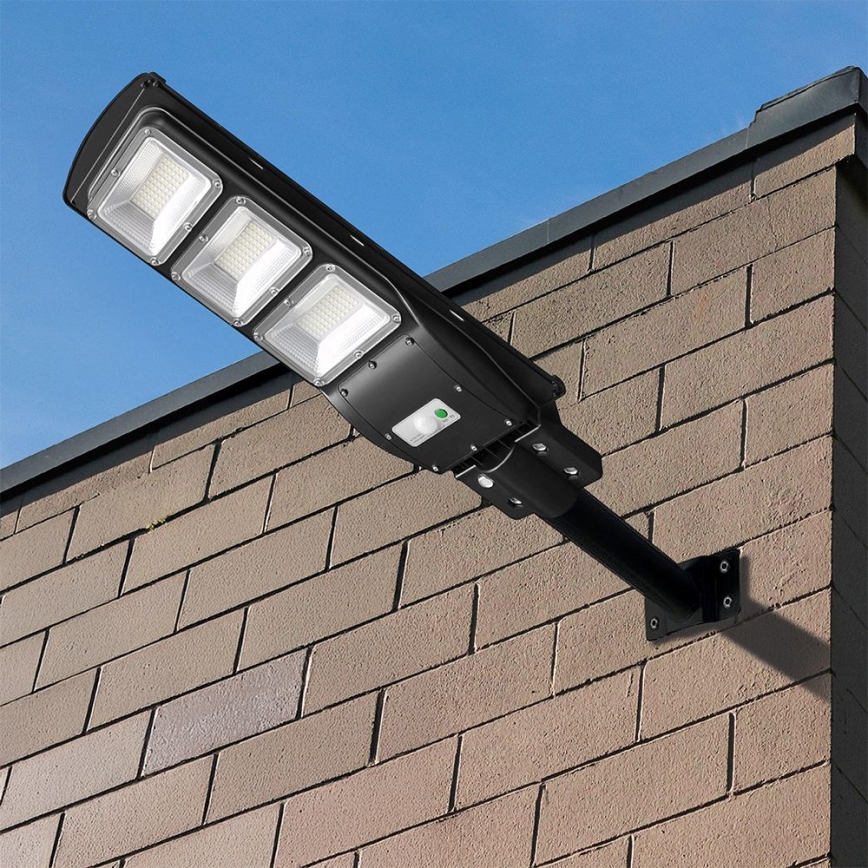 Lampe solaire LED d'extérieur dimmable avec capteur de mouvement et crépuscule LED/12W/3,2V 6000K IP65 10000 mAh noire + télécommande