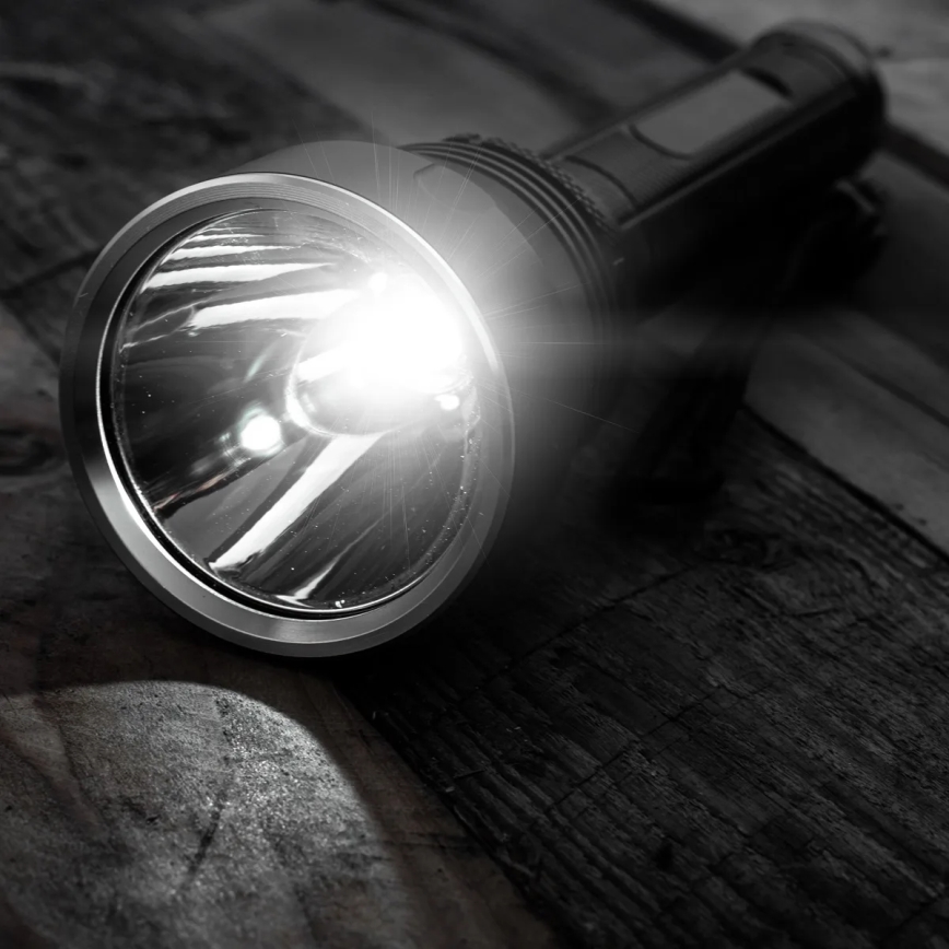 Lampe torche rechargeable à intensité variable LED/20 W/5 V IPX5 1570 brillant 8400 mAh