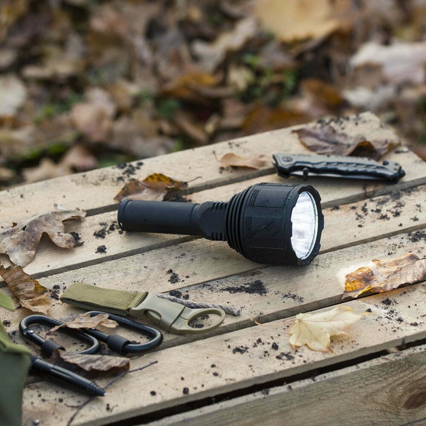 Lampe torche rechargeable à intensité variable LED/30 W/5 V IPX7 3000 brillant 4200 mAh