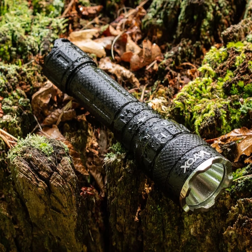 Lampe torche RGBW à intensité variable et rechargeable LED/15W/5V IP66 1500 brillant 2000 mAh