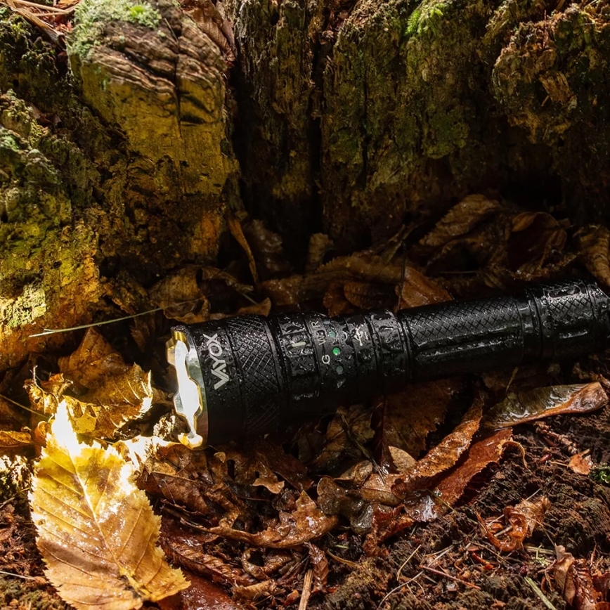 Lampe torche RGBW à intensité variable et rechargeable LED/15W/5V IP66 1500 brillant 2000 mAh