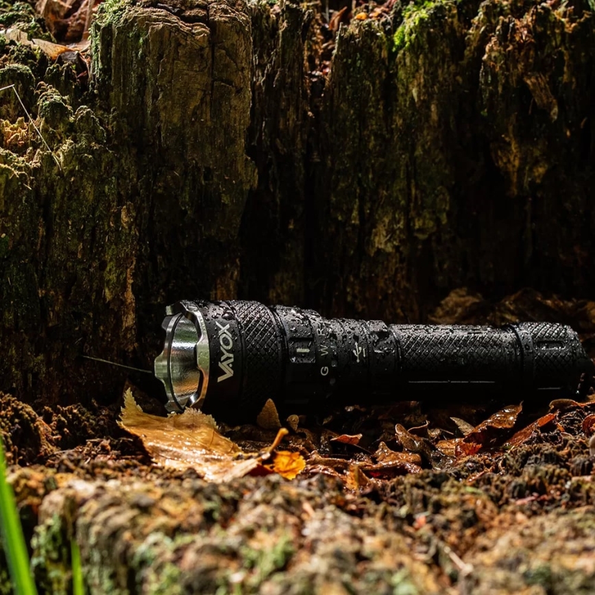 Lampe torche RGBW à intensité variable et rechargeable LED/15W/5V IP66 1500 brillant 2000 mAh