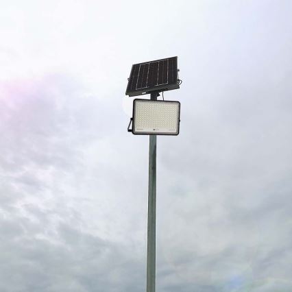 LED Projecteur solaire extérieur LED/30W/3,2V 4000K noir IP65 + télécommande