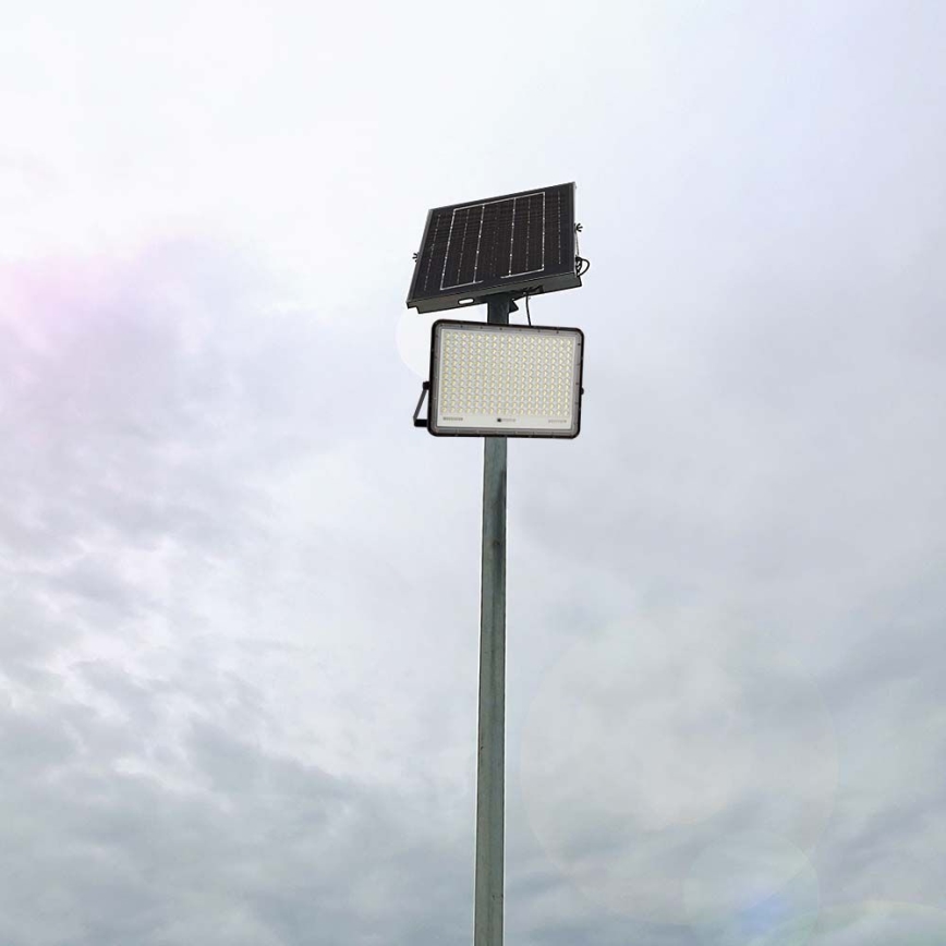 LED Projecteur solaire extérieur LED/30W/3,2V 4000K noir IP65 + télécommande