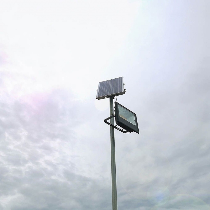LED Projecteur solaire extérieur LED/40W/10V IP65 6000K + Télécommande