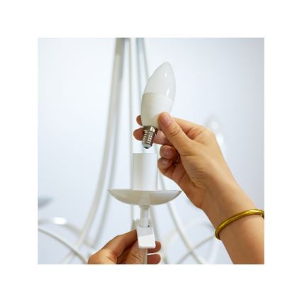 LED RVBW Ampoule à intensité variable C37 E14/4,9W/230V 2200-6500K CRI 90 Wi-Fi -WiZ