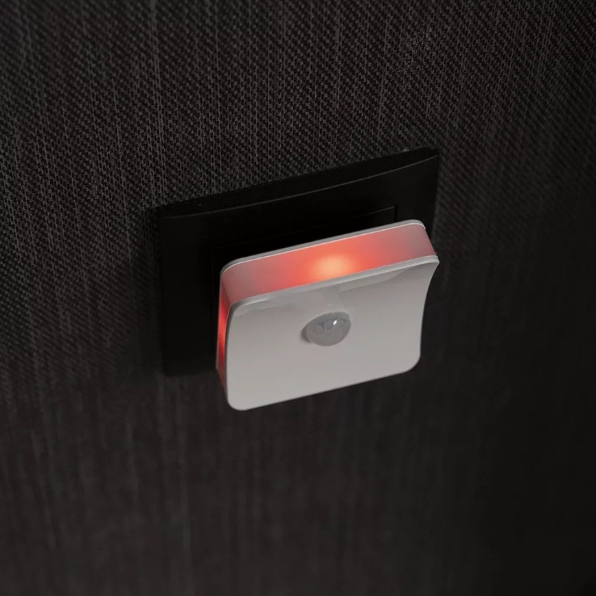 Ledvance - Lumière d'orientation sur prise avec détecteur RGB LUNETTA LED/0,3W/230