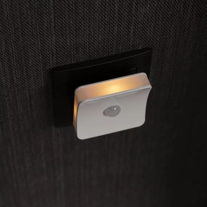 Ledvance - Lumière d'orientation sur prise avec détecteur RGB LUNETTA LED/0,3W/230