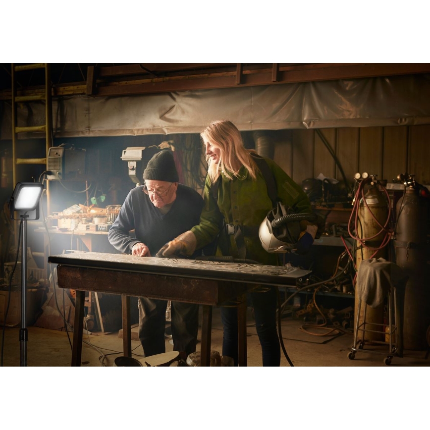 Ledvance - Projecteur extérieur LED avec support WORKLIGHT TRIPOD LED/30W/230V 6500K IP65